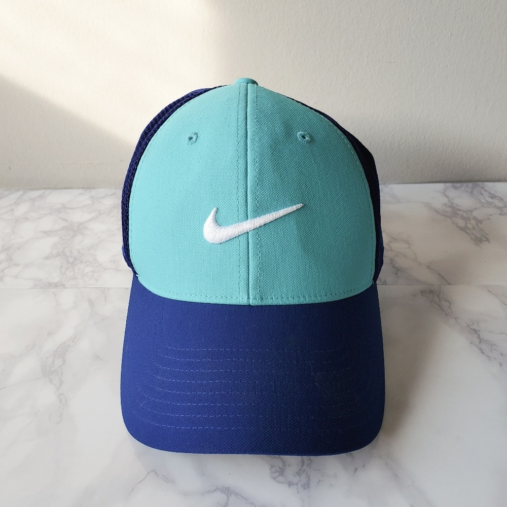 NIKE Women's Sports Cap